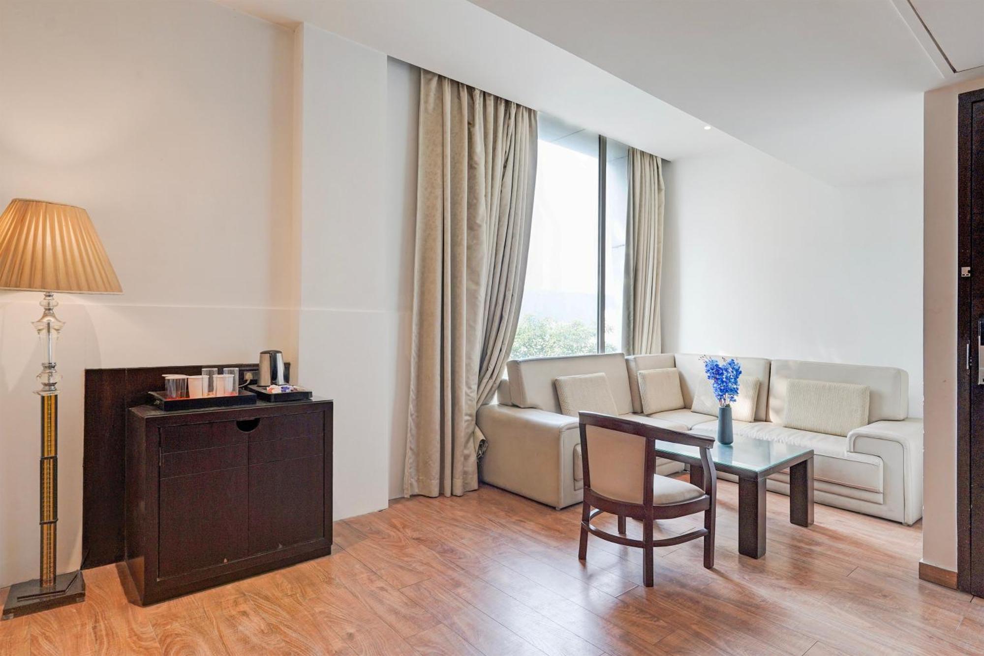 Townhouse Oak Agra Near Sultanganj Puliya Formerly Bb Grand Екстер'єр фото
